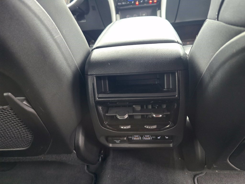 Used 2025 Jeep Grand Cherokee Limited AWD/4WD image 34