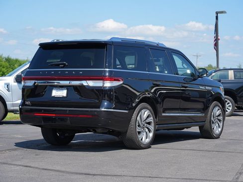Used 2023 Lincoln Navigator Reserve AWD/4WD image 3