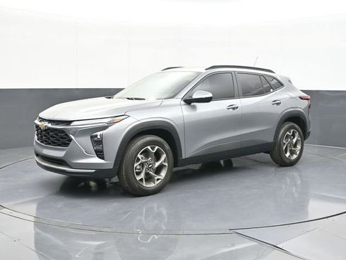 New 2026 Chevrolet Trax LT w/ Driver Confidence Package FWD image 5