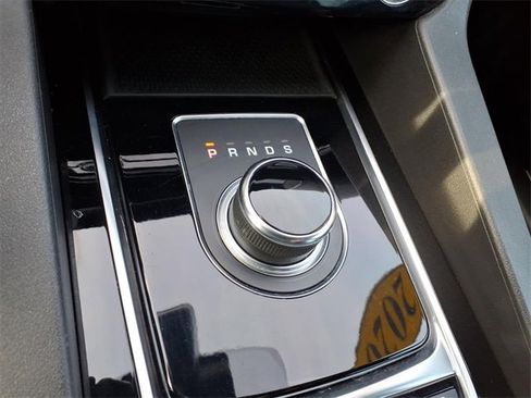 Used 2020 Jaguar F-PACE Premium image 22