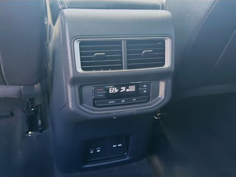 Used 2024 Volkswagen Atlas SE w/ Panoramic Sunroof Package FWD image 20