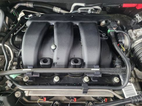 Used 2018 Ford Explorer XLT w/ Equipment Group 201A image 30