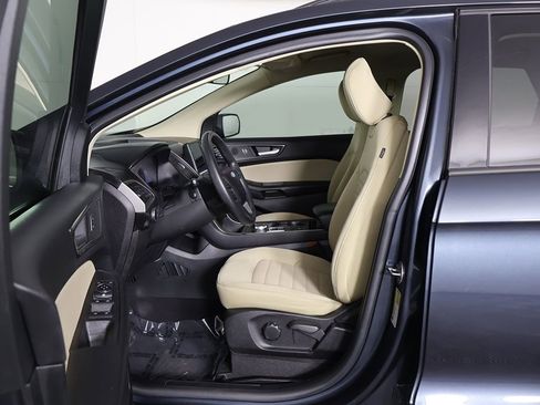 Used 2024 Ford Edge SE image 25