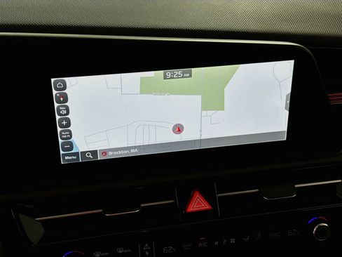 Used 2025 Kia Niro Wind w/ Wind Preserve Package FWD image 2