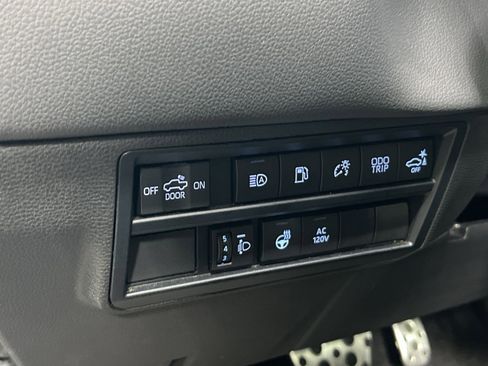 Used 2023 Toyota Tundra Limited image 28