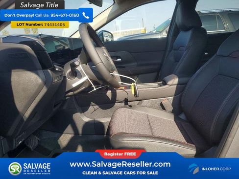 Used 2025 Nissan Kicks SR FWD image 9