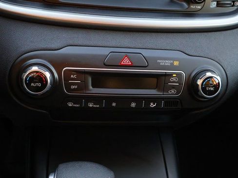 Used 2019 Kia Sorento LX image 26