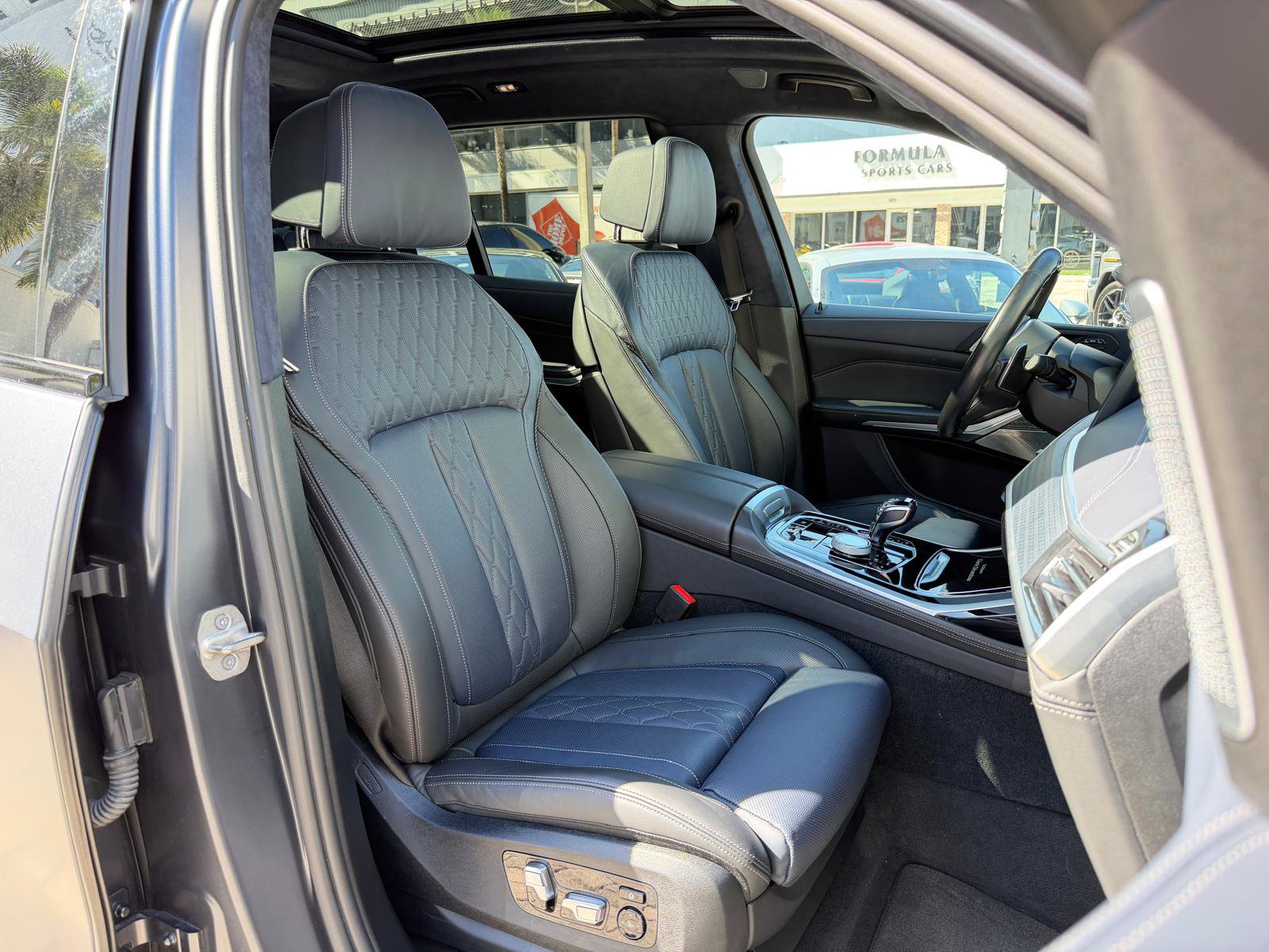 Used 2021 BMW X7 M50i AWD/4WD image 51