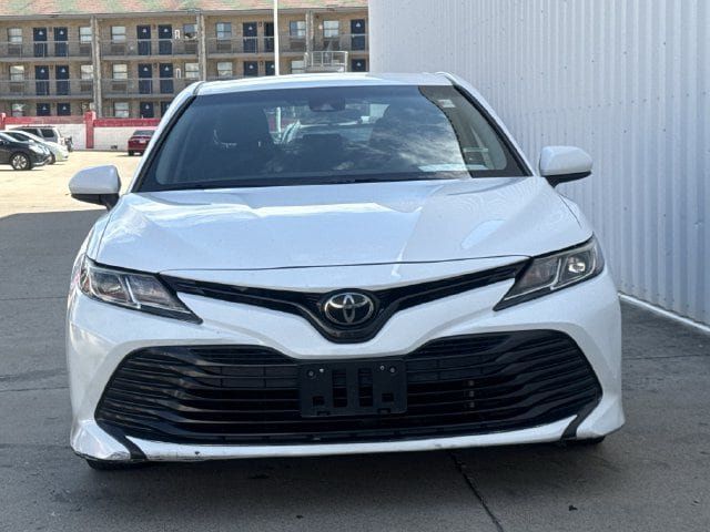 Used 2019 Toyota Camry LE FWD image 7