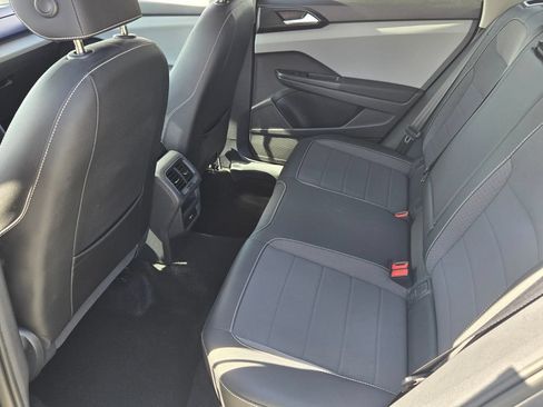 Certified 2022 Volkswagen Taos SE FWD image 12