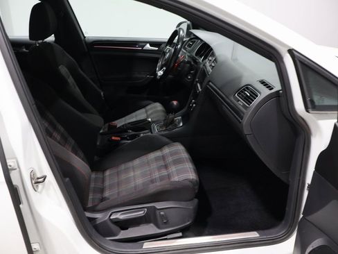 Used 2017 Volkswagen Golf S image 19