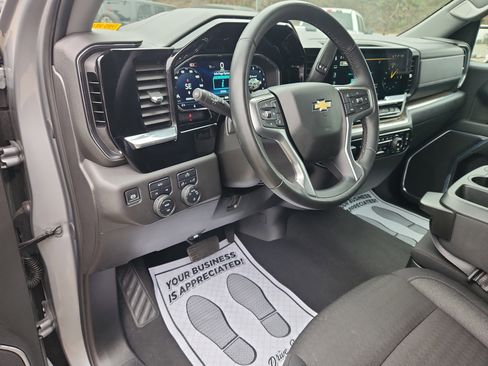 Used 2025 Chevrolet Silverado 1500 LT image 24