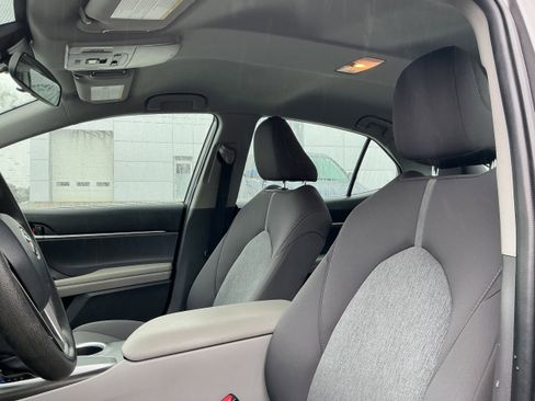 Used 2021 Toyota Camry LE w/ Carpet Mat Package (TMS) FWD image 6