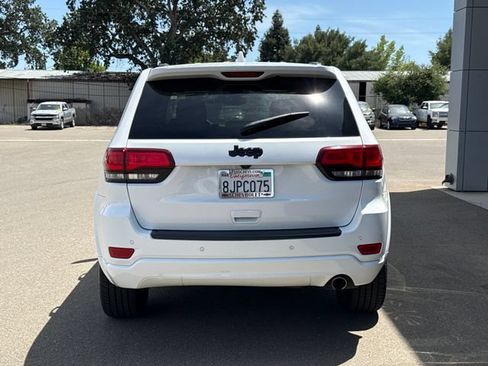 Used 2019 Jeep Grand Cherokee Altitude RWD image 4