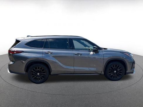 Used 2024 Toyota Highlander XSE FWD image 22