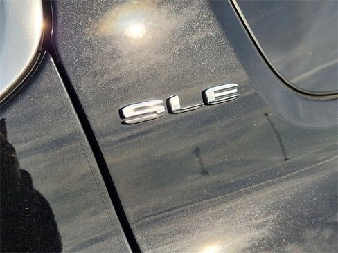 Used 2023 GMC Acadia SLE w/ Driver Convenience Package image 9