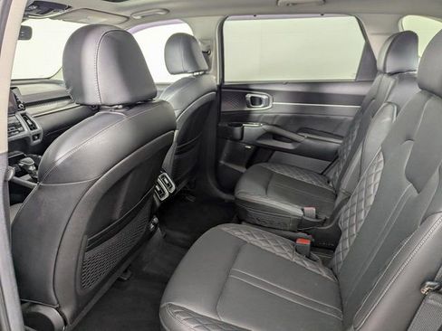 Used 2023 Kia Sorento SX image 17