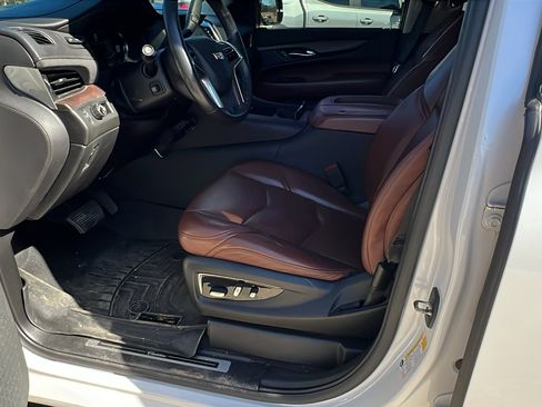 Used 2020 Cadillac Escalade Premium Luxury image 16