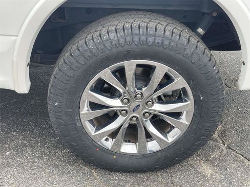 Used 2017 Ford F150 Lariat w/ Equipment Group 502A Luxury image 9