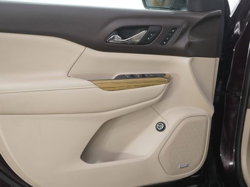 Used 2018 GMC Acadia Denali w/ Technology Package image 19