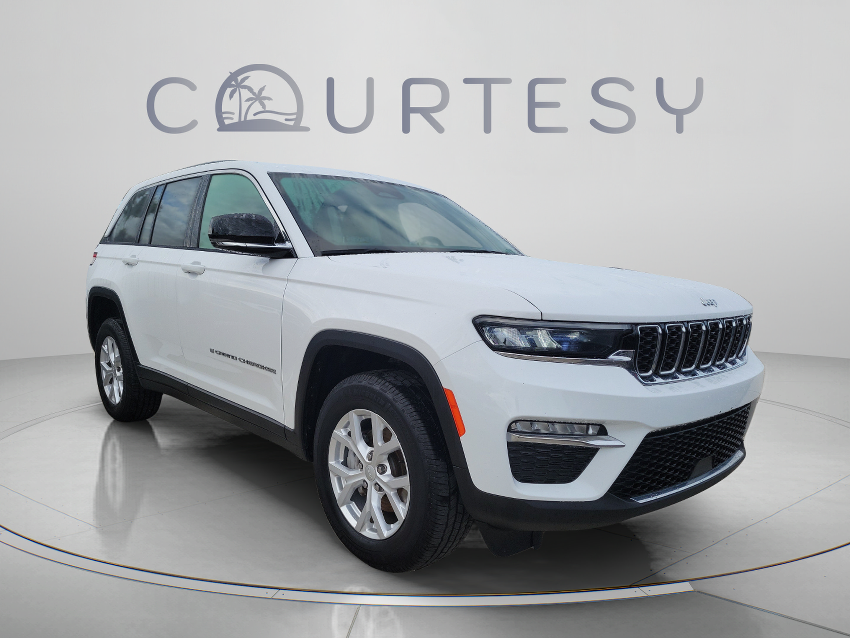Used 2023 Jeep Grand Cherokee Limited AWD/4WD image 5