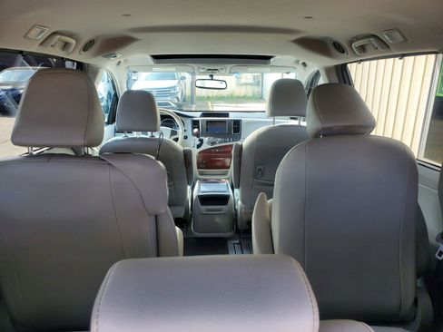 Used 2012 Toyota Sienna XLE w/ XLE Navigation Pkg image 40