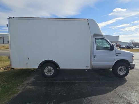 Used 2019 Ford E-350 and Econoline 350 Super Duty w/ Power Windows & Locks Group image 8