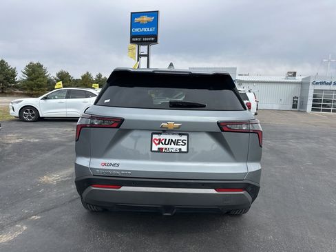 Used 2025 Chevrolet Equinox LT AWD/4WD image 11
