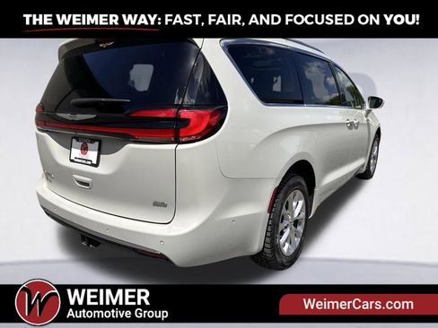 Used 2021 Chrysler Pacifica Touring-L w/ Uconnect Theater Family Group AWD/4WD image 23