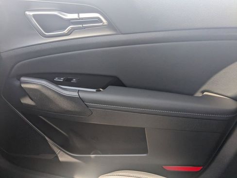 Used 2024 Kia Sportage EX image 18