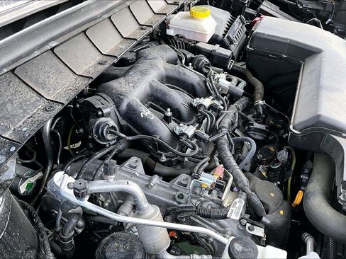 Used 2025 Nissan Pathfinder S AWD/4WD image 32