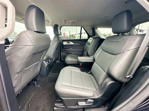 Used 2025 Ford Explorer Active w/ Active Comfort Package image 17