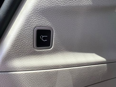 Used 2023 Chrysler Pacifica Touring-L image 20