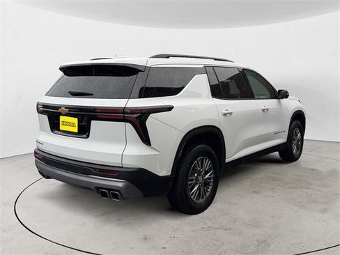 Used 2025 Chevrolet Traverse LT w/ Enhanced Driving Package image 5