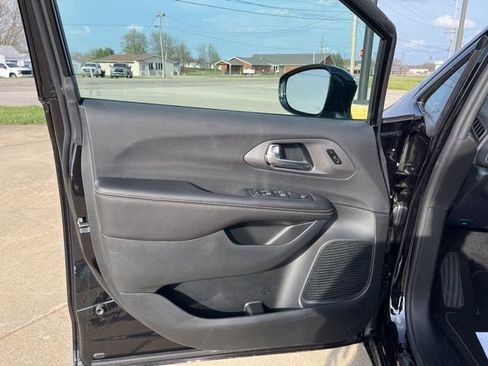 New 2026 Chrysler Pacifica Select w/ S Appearance Package FWD image 10