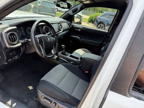 Used 2022 Toyota Tacoma TRD Off-Road image 10