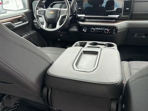 Used 2022 Chevrolet Silverado 1500 LT image 37