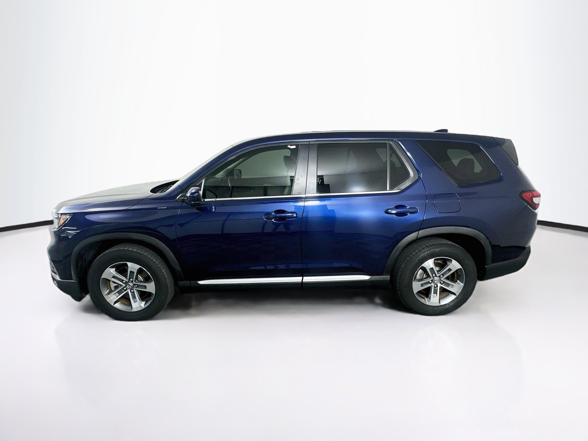 Used 2025 Honda Pilot EX-L image 4
