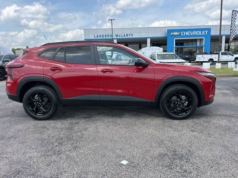 New 2026 Chevrolet Trax LT FWD image 2