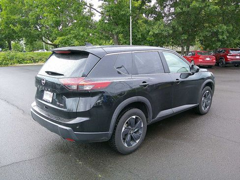 Used 2024 Nissan Rogue SV AWD/4WD image 5