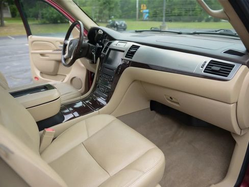 Used 2010 Cadillac Escalade Luxury AWD/4WD image 86
