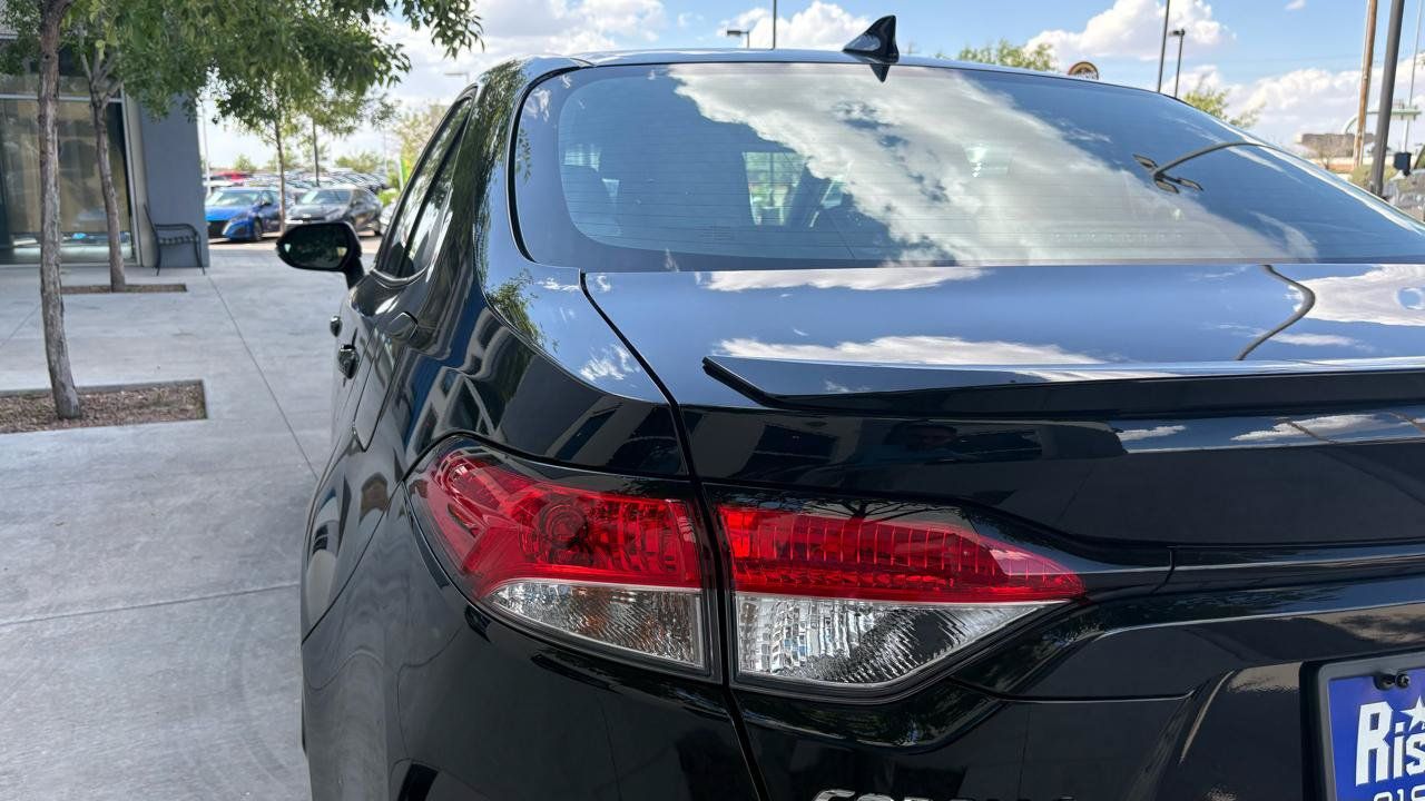 Used 2025 Toyota Corolla SE FWD image 9