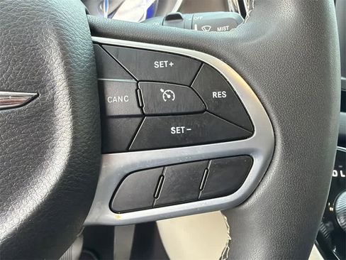 Used 2023 Chrysler Voyager LX image 26