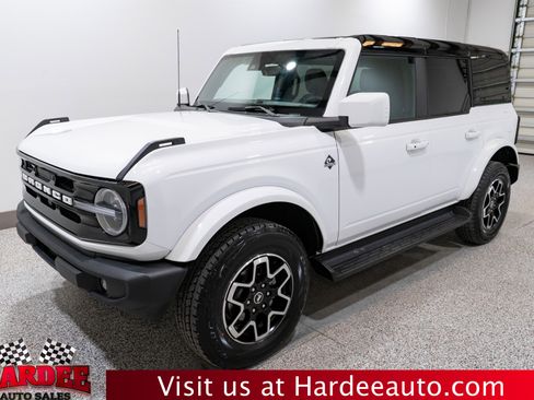 Used 2025 Ford Bronco Outer Banks AWD/4WD image 2