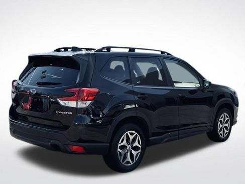 Used 2022 Subaru Forester Premium image 6