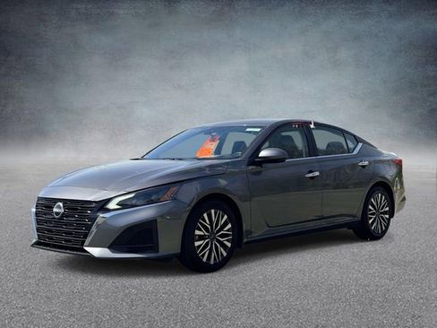 Used 2024 Nissan Altima 2.5 SV w/ SV Premium Package image 7