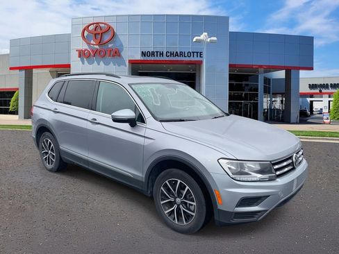 Used 2021 Volkswagen Tiguan SE w/ Panoramic Sunroof Package image 1