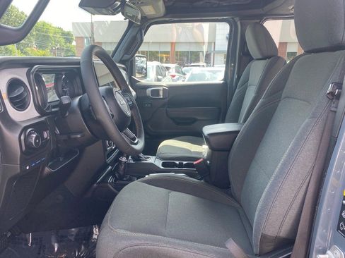 Used 2024 Jeep Wrangler Unlimited w/ Convenience Group image 14