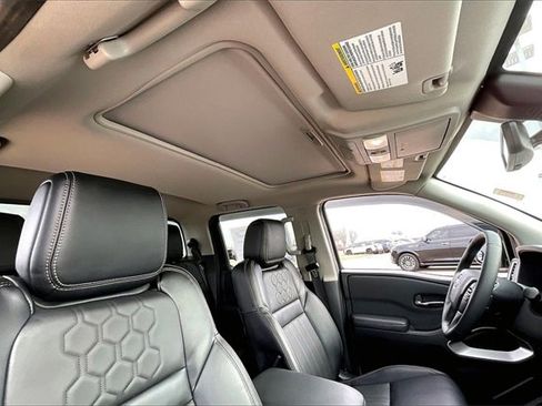 Certified 2024 Nissan Frontier SL w/ Technology Package image 21