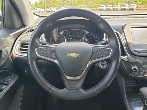 Used 2022 Chevrolet Equinox LT w/ Driver Convenience Package image 18